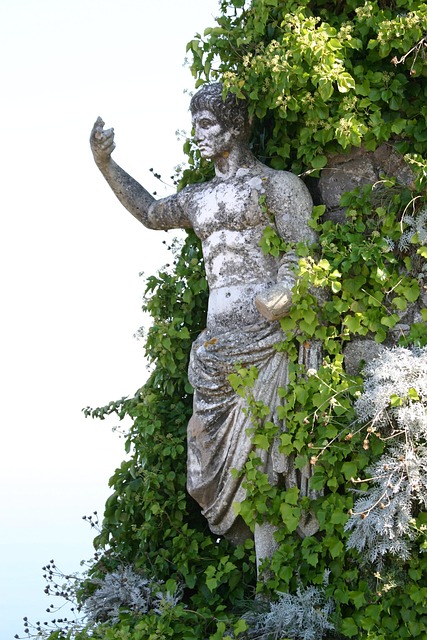 candado y libro, privacidad de datos en educación